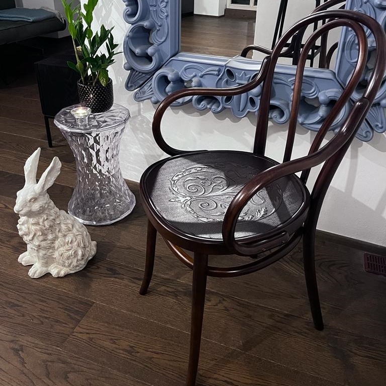 Křesílko thonet a stolek Kropáček